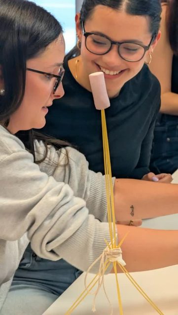 Retos creativos con @sucestudio en la primera sesión de Branding 🤩

#Branding #valencia #mag #hazunmásterupv