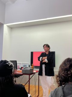 El pasado lunes @ana_gea_ nos habló sobre cómo “vivir del diseño” en el showroom de @grafficainfo ¡Gracias! 🤩 

#mag #valencia #diseño #workshop #tipografía