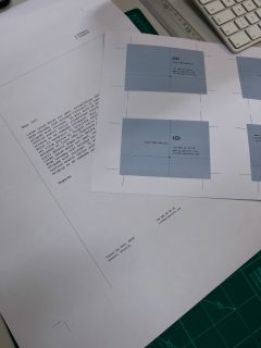 La tarjeta de visita o de presentación sigue siendo una aplicación básica de identidad visual. En ella están trabajando nuestros alumnos del #mag Un soporte de pequeño formato con gran potencial comunicativo. 

Diseño: @aadegar @_perezza._ @esseoeff @pablosdemora 

#hazunmásterupv #valencia #disenográfico #identidadvisual