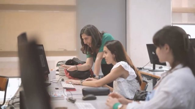 @ana_gea_ @diego_vainesman_design @soymarinarodrigo y @joanquiros nos comparten su visión como profesores del Máster en Diseño Gráfico y Tipografía.
¡Gracias por vuestro tiempo, dedicación y saber hacer!

35 años formando a profesionales del diseño gráfico y la tipografía

#35years #MAGníficos #valencia  #diseñográfico #tipografía